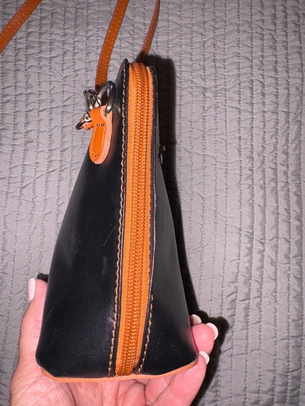 Vera Pelle Italian Leather Crossbody Bag - Classic Two-Tone Design - Picture 4 of 9